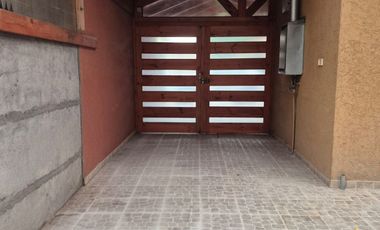 CASA AISLADA - BARRIO LOS CASTAÑOS