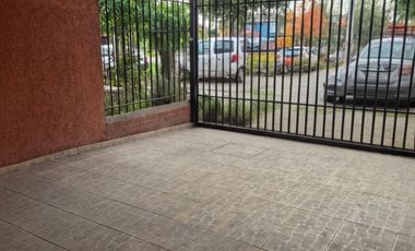 CASA AISLADA - BARRIO LOS CASTAÑOS