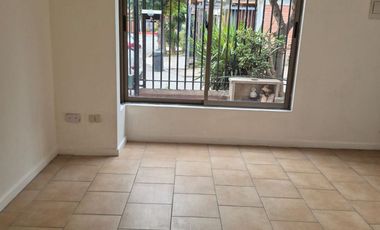 CASA AISLADA - BARRIO LOS CASTAÑOS