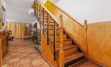 Casa de 2 pisos - 4D 2B en pasaje cerrado – Villa Olímpica, Ñuñoa
