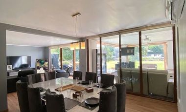VENTA: MEDITERRÁNEA DE LUJO | QUINCHO, BAR Y SALA DE JUEGOS INTEGRADA | LAS BRISAS DE CHICUREO | UF 22.900