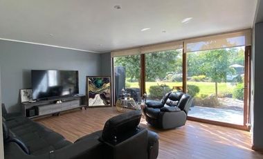 VENTA: MEDITERRÁNEA DE LUJO | QUINCHO, BAR Y SALA DE JUEGOS INTEGRADA | LAS BRISAS DE CHICUREO | UF 22.900