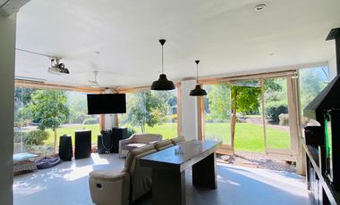 VENTA: MEDITERRÁNEA DE LUJO | QUINCHO, BAR Y SALA DE JUEGOS INTEGRADA | LAS BRISAS DE CHICUREO | UF 22.900