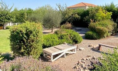 VENTA: MEDITERRÁNEA DE LUJO | QUINCHO, BAR Y SALA DE JUEGOS INTEGRADA | LAS BRISAS DE CHICUREO | UF 22.900