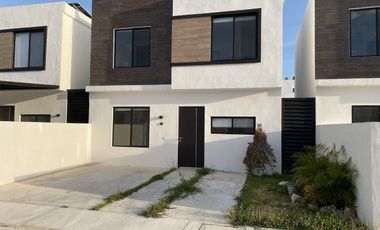 CASA CON 2 RECÁMARAS EN PRIVADA, CONKAL
