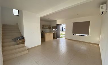 CASA CON 2 RECÁMARAS EN PRIVADA, CONKAL