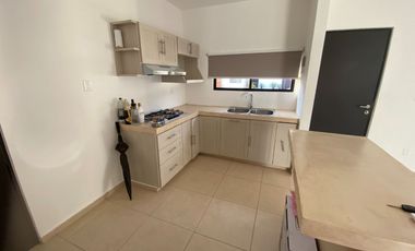 CASA CON 2 RECÁMARAS EN PRIVADA, CONKAL