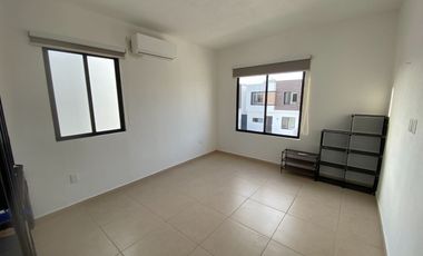 CASA CON 2 RECÁMARAS EN PRIVADA, CONKAL