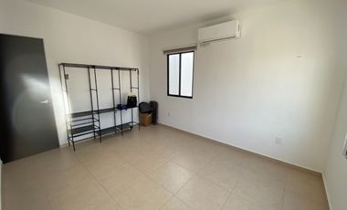 CASA CON 2 RECÁMARAS EN PRIVADA, CONKAL