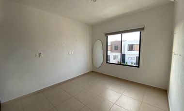 CASA CON 2 RECÁMARAS EN PRIVADA, CONKAL
