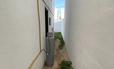 CASA CON 2 RECÁMARAS EN PRIVADA, CONKAL