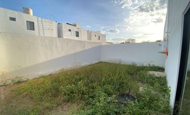 CASA CON 2 RECÁMARAS EN PRIVADA, CONKAL