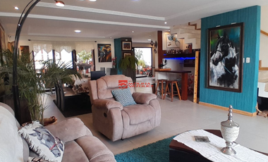 En Venta moderna Casa en Chilcapamba!  Ciudadela de las Enfermeras – Cuenca