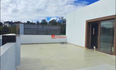 En Venta moderna Casa en Chilcapamba!  Ciudadela de las Enfermeras – Cuenca