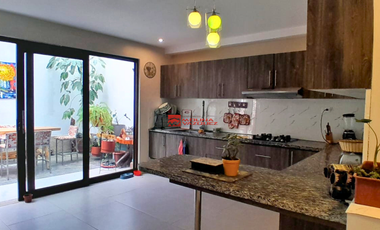 En Venta moderna Casa en Chilcapamba!  Ciudadela de las Enfermeras – Cuenca