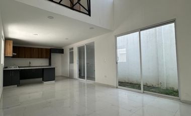✨ UNA CASA QUE DESTACA POR SU DOBLE ALTURA Y DISEÑO FUNCIONAL ✨