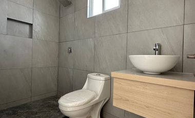 ✨ UNA CASA QUE DESTACA POR SU DOBLE ALTURA Y DISEÑO FUNCIONAL ✨