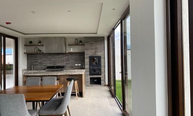 VENDO MODERNO DEPARTAMENTO EN EDIFICIO EXCLUSIVO EN CUMBAYA - TUMBACO