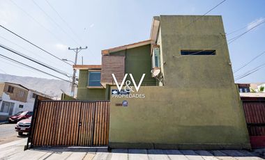 SE VENDE CASA EN PSJE PLAYA QUINTEROS.