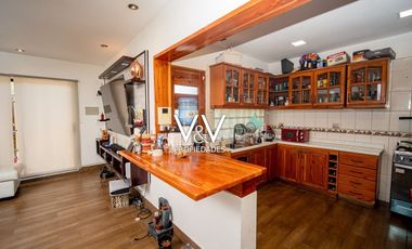 SE VENDE CASA EN PSJE PLAYA QUINTEROS.