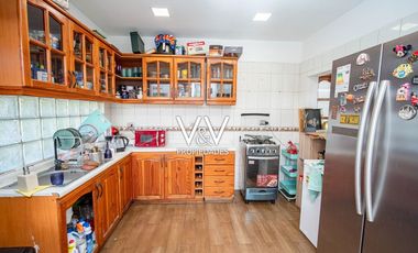 SE VENDE CASA EN PSJE PLAYA QUINTEROS.