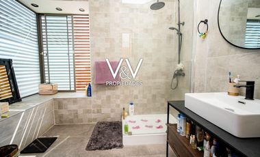 SE VENDE CASA EN PSJE PLAYA QUINTEROS.