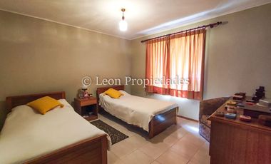 Leon Propiedades vende 4,4 has. a orilla de camino principal, sector Pataguilla, Curacaví.