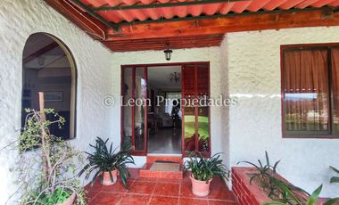 Leon Propiedades vende 4,4 has. a orilla de camino principal, sector Pataguilla, Curacaví.