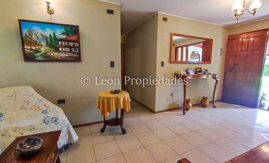 Leon Propiedades vende 4,4 has. a orilla de camino principal, sector Pataguilla, Curacaví.