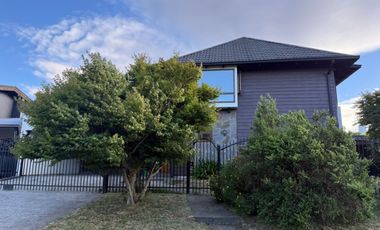 Hermosa y amplia casa en venta, Isla Teja Sur, Valdivia