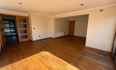 Hermosa y amplia casa en venta, Isla Teja Sur, Valdivia