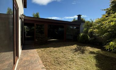 Hermosa y amplia casa en venta, Isla Teja Sur, Valdivia
