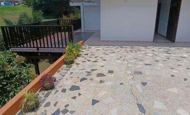 SE ARRIENDA CASA CAMPESTRE EN VEREDA LAS CUCHILLAS, RIONEGRO