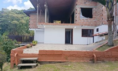 SE ARRIENDA CASA CAMPESTRE EN VEREDA LAS CUCHILLAS, RIONEGRO