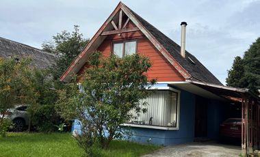 Se vende acogedora casa ubicada en el tranquilo y solicitado Sector El Bosque, Valdivia