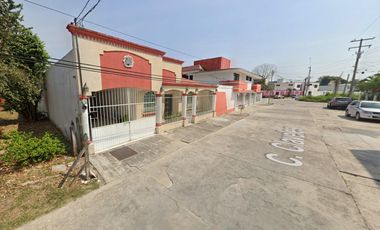 ¡CASA EN REMATE BANCARIO! - Calle Claveles, Las Rosas, Comalcalco, Tabasco, México.