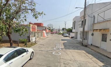 ¡CASA EN REMATE BANCARIO! - Calle Claveles, Las Rosas, Comalcalco, Tabasco, México.