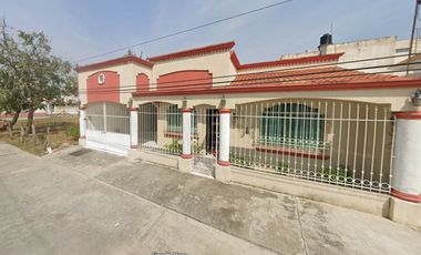 ¡CASA EN REMATE BANCARIO! - Calle Claveles, Las Rosas, Comalcalco, Tabasco, México.