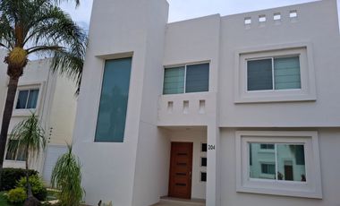 CASA EN RENTA EN PRIVADA