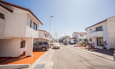 SE VENDE CASA EN CONDOMINIO PORTOBELLO.