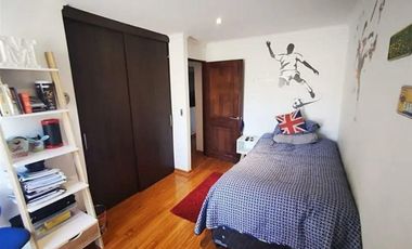 VENTA / ARRIENDO: CASA 4D+SSERVICIO, CON TERMOPANEL Y GRAN TERRENO EN CONDOMINIO DE LIRAY | UF 13.000
