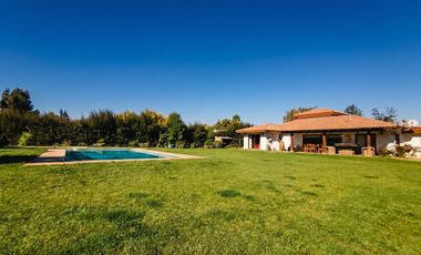 VENTA / ARRIENDO: CASA 4D+SSERVICIO, CON TERMOPANEL Y GRAN TERRENO EN CONDOMINIO DE LIRAY | UF 13.000