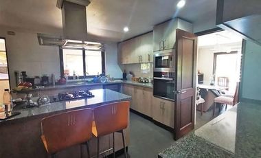 VENTA / ARRIENDO: CASA 4D+SSERVICIO, CON TERMOPANEL Y GRAN TERRENO EN CONDOMINIO DE LIRAY | UF 13.000