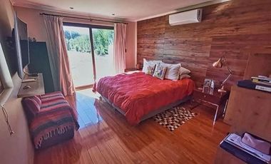 VENTA / ARRIENDO: CASA 4D+SSERVICIO, CON TERMOPANEL Y GRAN TERRENO EN CONDOMINIO DE LIRAY | UF 13.000