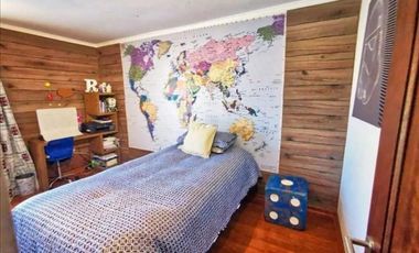 VENTA / ARRIENDO: CASA 4D+SSERVICIO, CON TERMOPANEL Y GRAN TERRENO EN CONDOMINIO DE LIRAY | UF 13.000