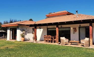 VENTA / ARRIENDO: CASA 4D+SSERVICIO, CON TERMOPANEL Y GRAN TERRENO EN CONDOMINIO DE LIRAY | UF 13.000