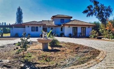 VENTA / ARRIENDO: CASA 4D+SSERVICIO, CON TERMOPANEL Y GRAN TERRENO EN CONDOMINIO DE LIRAY | UF 13.000