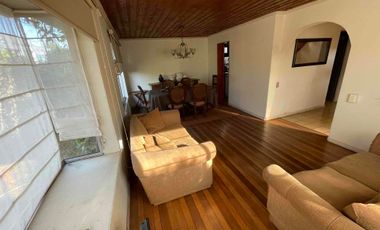 casa frente a clínica  ICOS