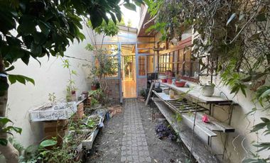 casa frente a clínica  ICOS