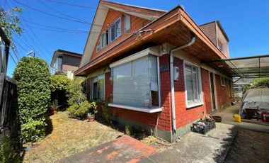 casa frente a clínica  ICOS
